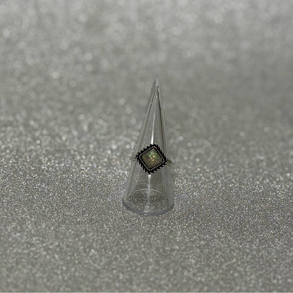 ✨ “Iridescent Moon Square” Vintage-Style Opal Ring ✨